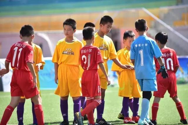 贺希宁44分打破两项纪录 个人和队史均创新高